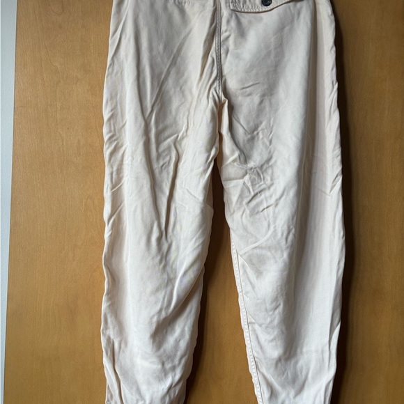 Everlane The TENCEL Relaxed Chino in Parchment - Picture 3 of 4